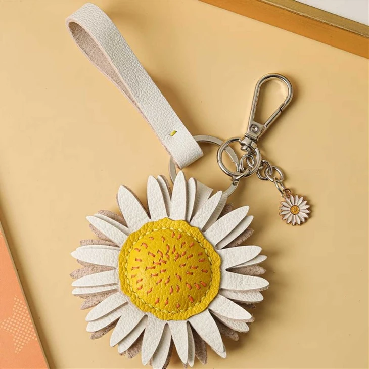 DIY Daisy Keychain